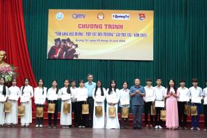 Trao 60 suất học bổng cho học sinh, sinh viên khó khăn ở Quảng Trị
