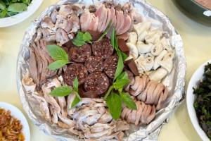 Con sán trong miếng lòng lợn