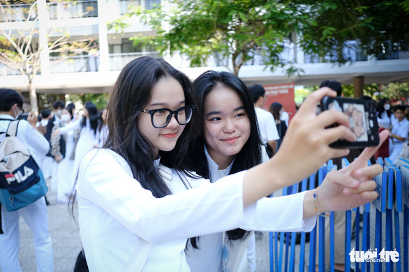 Năm học mới mong tăng lương giáo viên, không còn cảnh 'bốc thăm' đi học