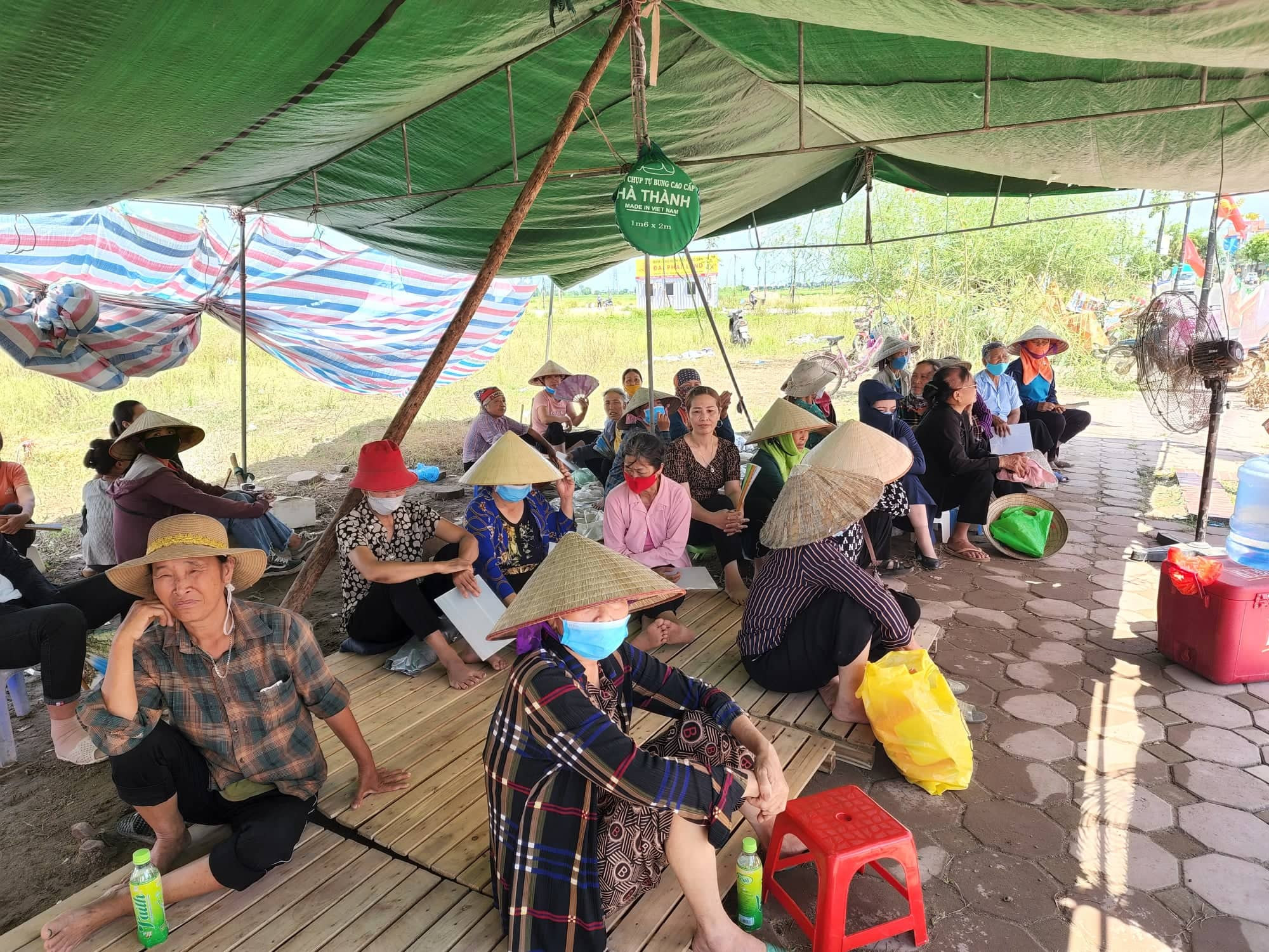 Phản đối nhà máy xử lý rác thải, hơn 160 học sinh không đến trường