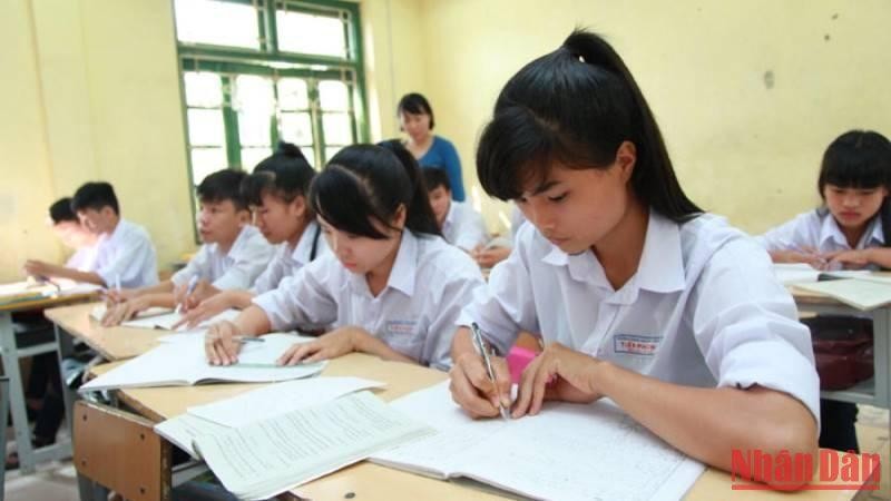 Gắn hoạt động thực tiễn khi dạy môn Lịch sử