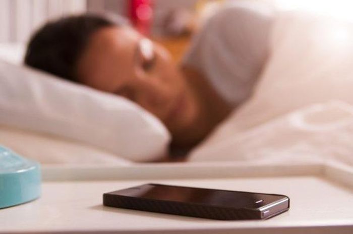 Mất ngủ triền miên vì đặt 4 thứ này đầu giường