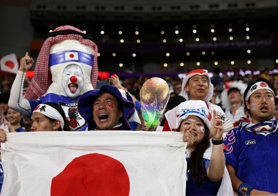 Cổ động viên Nhật Bản rơi nước mắt sau trận thắng tại World Cup 2022