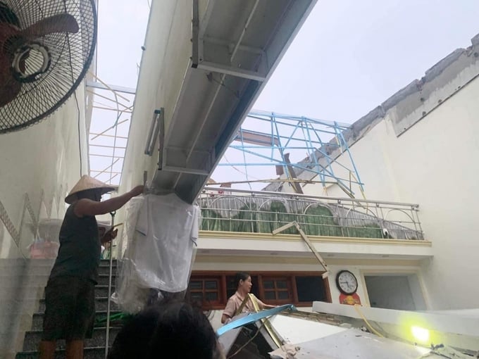 Bão số 4 suy yếu, các tỉnh miền Trung ghi nhận những thiệt hại đầu tiên