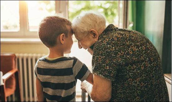 Về già cha mẹ ''giả vờ'' 3 vấn đề này mới là khôn ngoan, con cháu trưởng thành