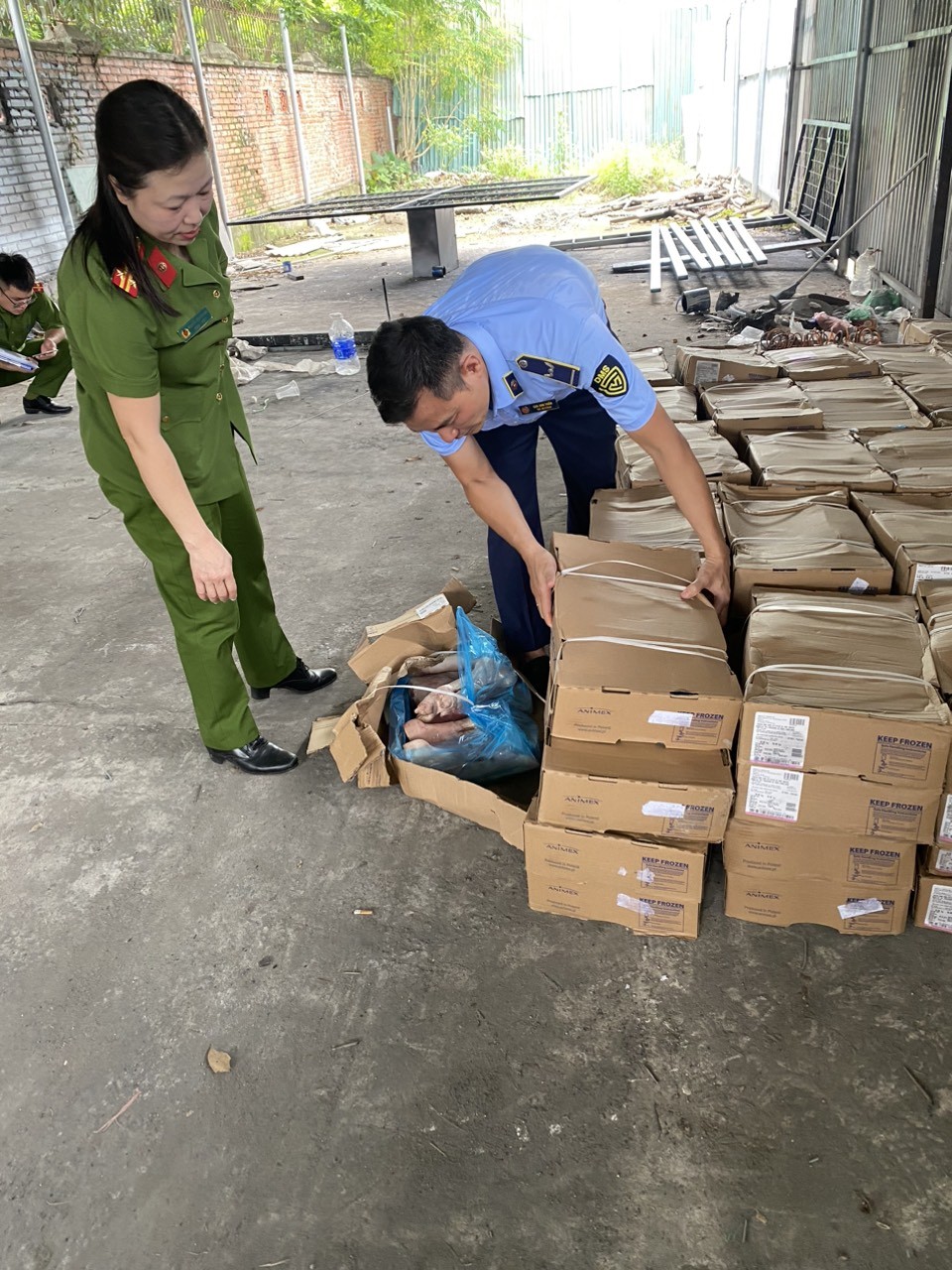 Hà Nội: Tạm giữ hơn 1 tấn thực phẩm khoái khẩu của dân nhậu